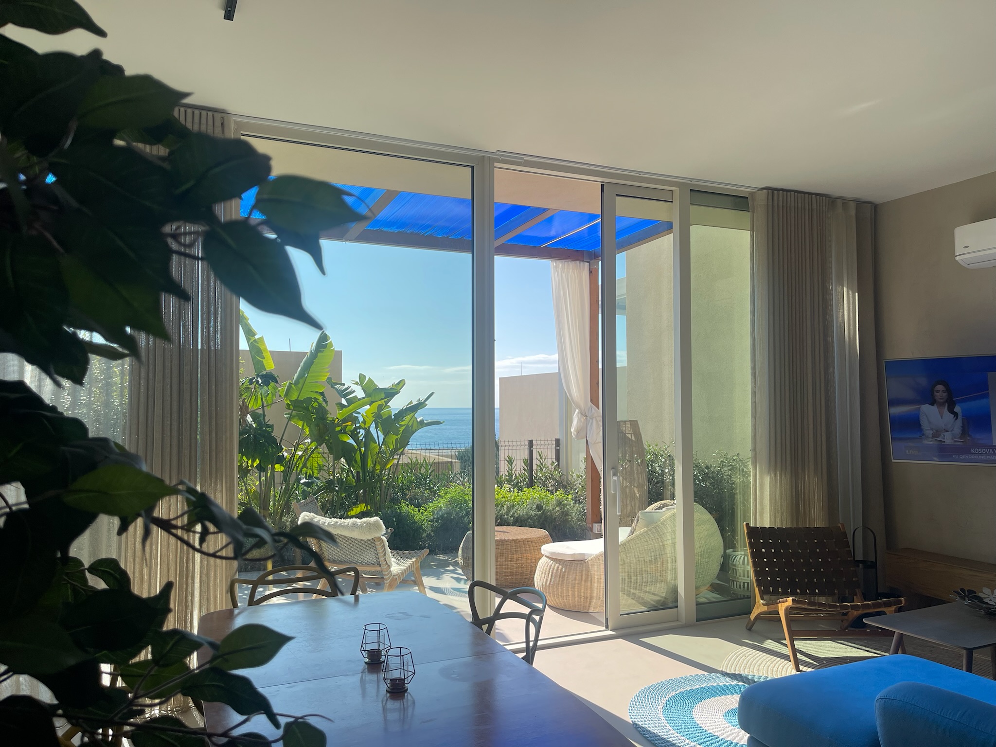 Bedroom with sea view at Bluey Beach House